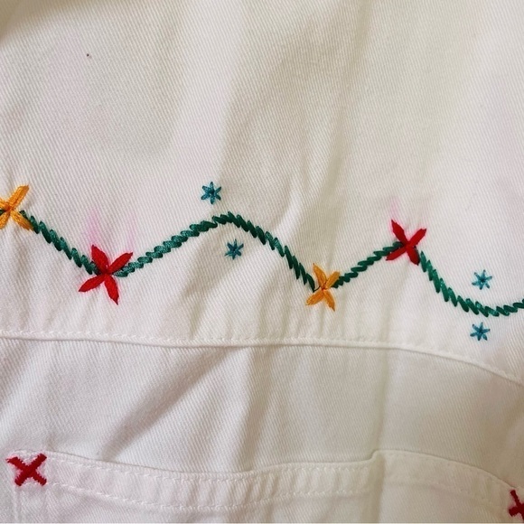 Vintage Levi’s Denim Top M Embroidered Button Down Long Sleeve Hong Kong Pockets - Picture 4 of 5